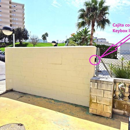 On Beach Deluxe Apartment With Pools And Own Garden Эль-Пуэрто-де-Санта-Мария Экстерьер фото