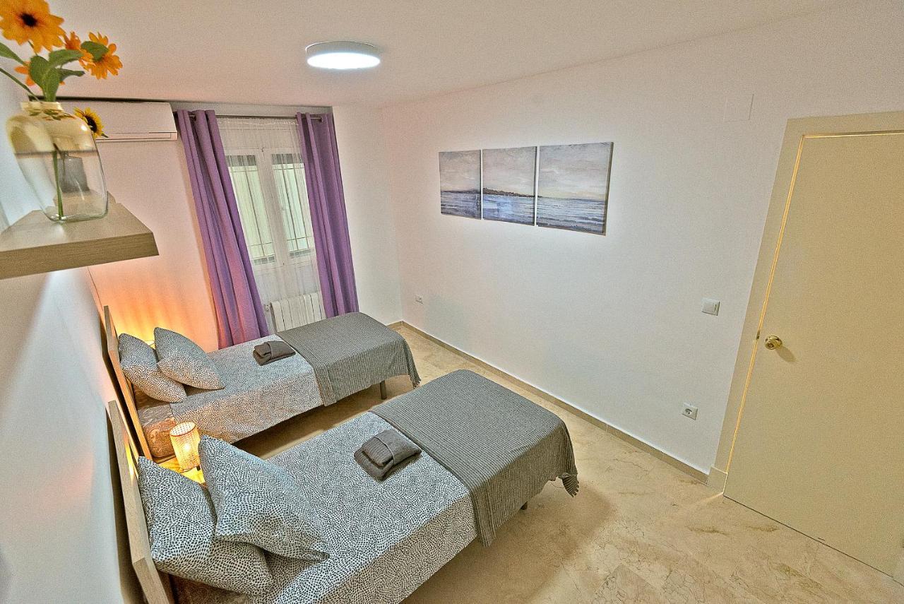 On Beach Deluxe Apartment With Pools And Own Garden Эль-Пуэрто-де-Санта-Мария Экстерьер фото